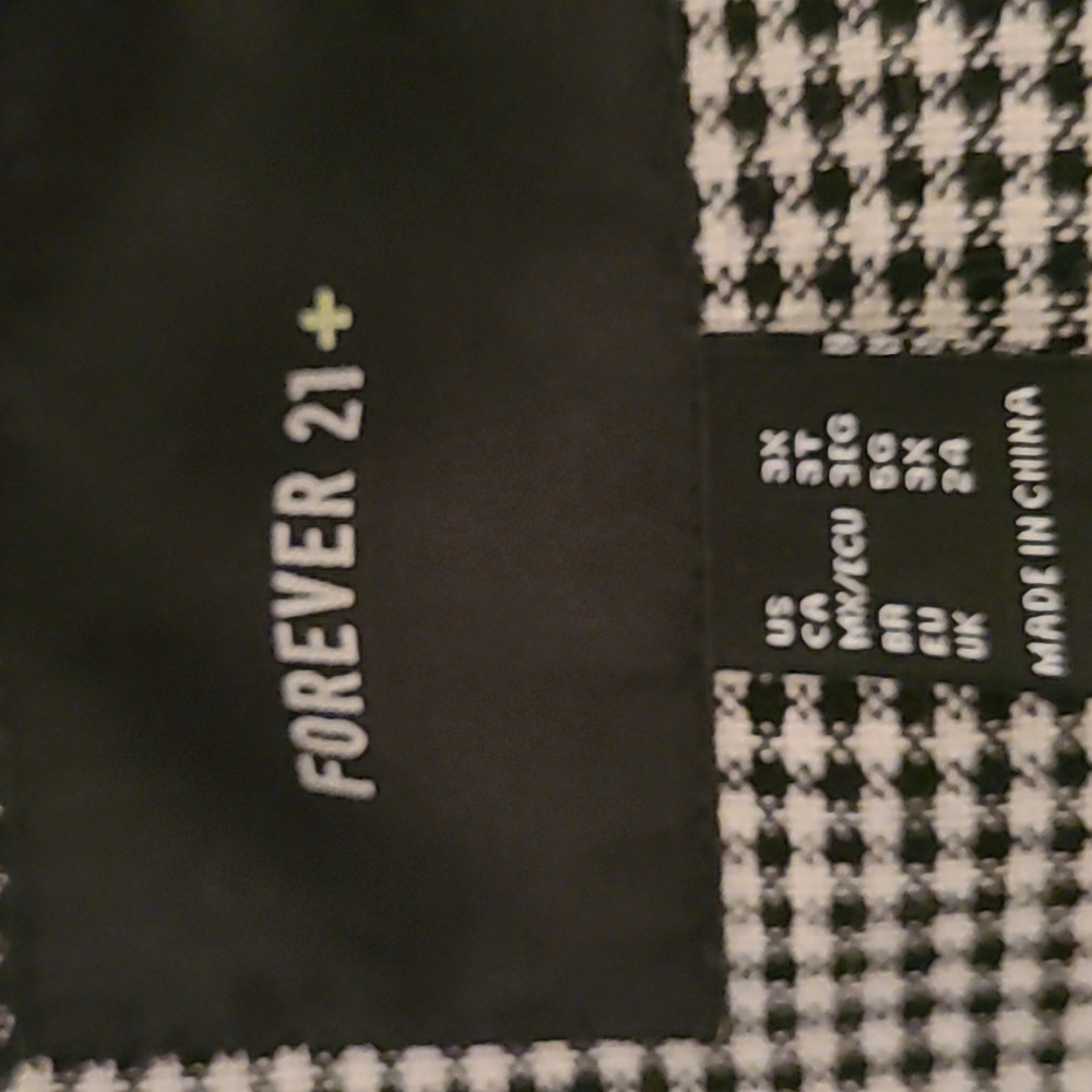 FOREVER 21 cropped blazer - Picture 2 of 3